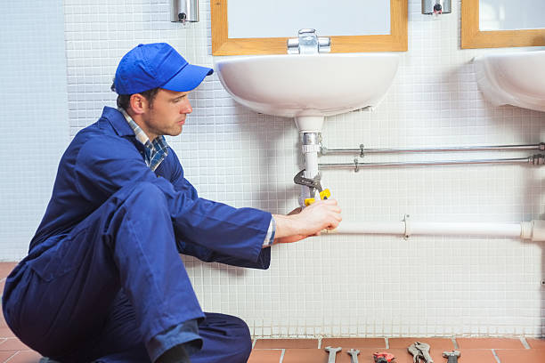 istock Attractive concentrating plumber repairing sink 511243379