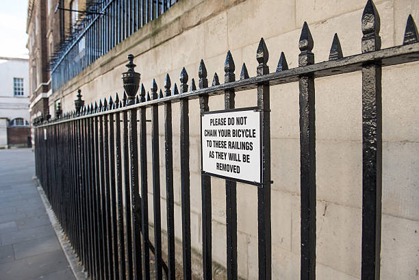 istock Sign not chain your bike 511280083