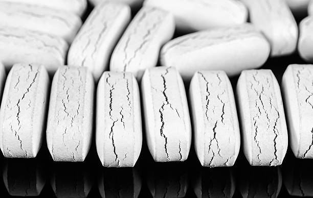 istock get worse in quality white pill,cracked pill 511309012