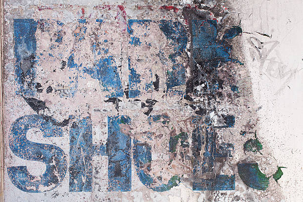 istock Old faded sign on a wall 511320058