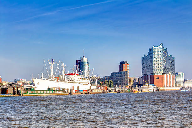 istock Harbour and Elbphilharmonie in Hamburg 511324414