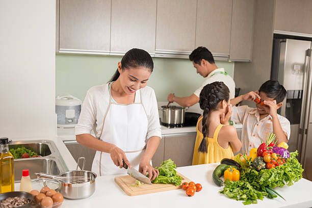 istock Family in the kitchen 511350567