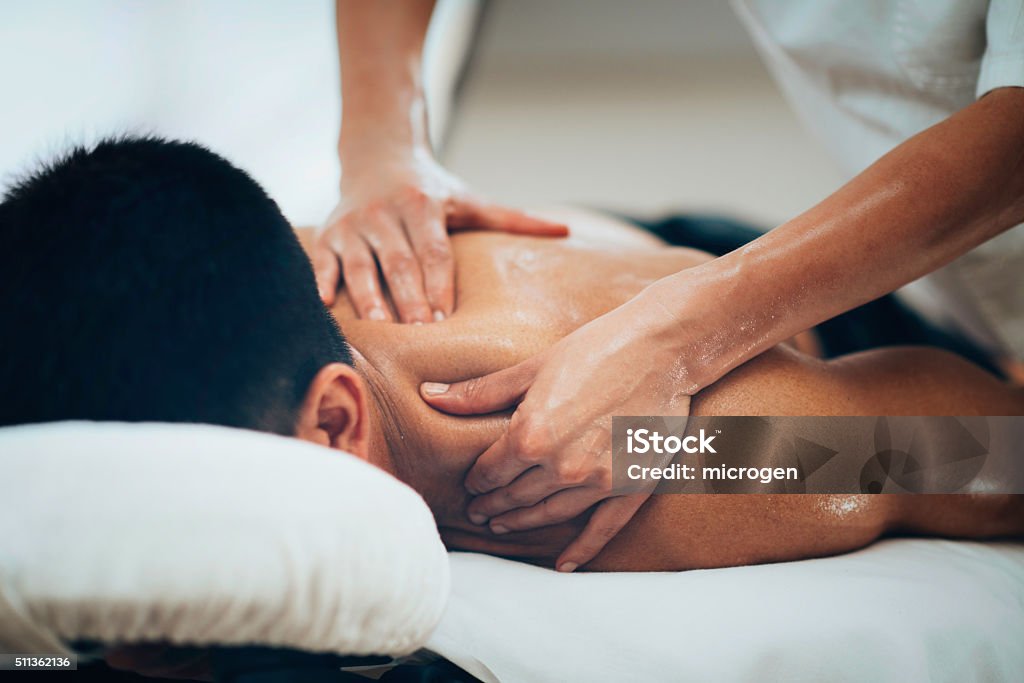 Sport-massage - Lizenzfrei Massieren Stock-Foto