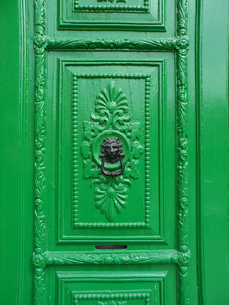 istock Black Lion Head Knocker on Green Door 511365674
