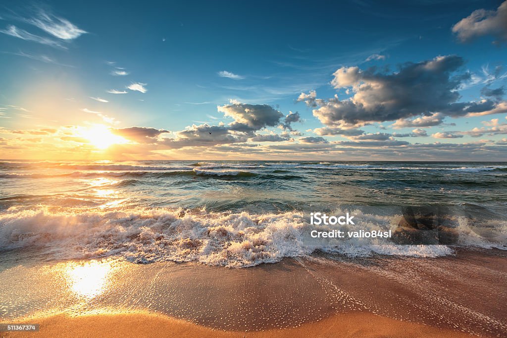 Bela Paisagem com nuvens sobre o mar - Royalty-free Praia Foto de stock