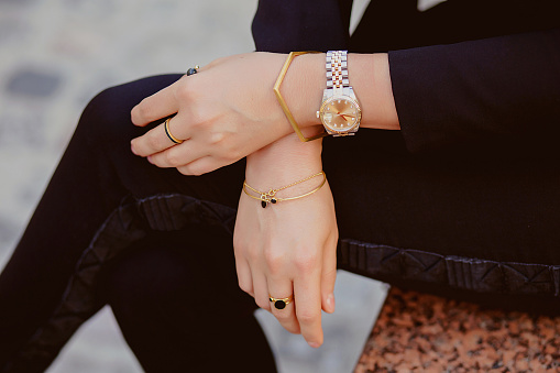 Gold Bracelet Pictures | Download Free Images on Unsplash