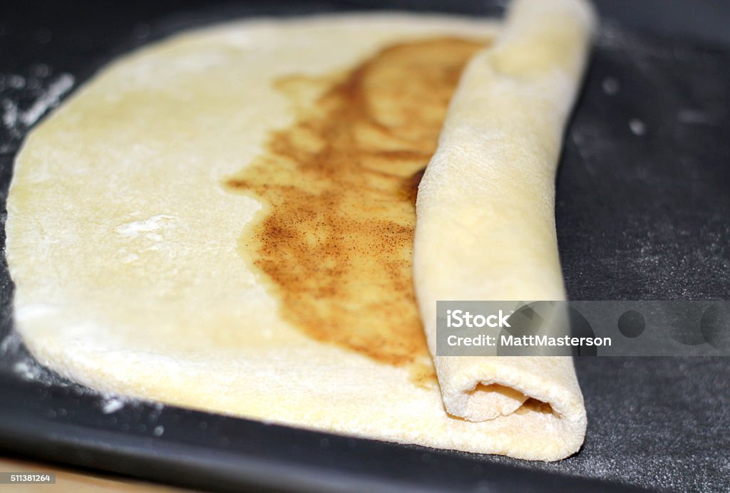 롤링 주물러 날것 생지 설탕 소스 계피에 대한 스톡 사진 및 기타 이미지 - 계피, 굴리기, 날것 - iStock