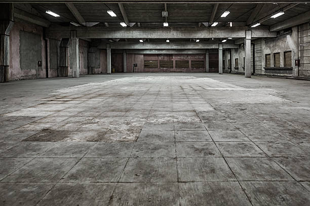 granica hall z opuszczony fabryka - abandoned factory warehouse dark zdjęcia i obrazy z banku zdjęć