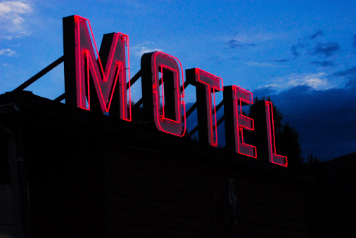 Vintage neón señal de Motel en el crepúsculo photo