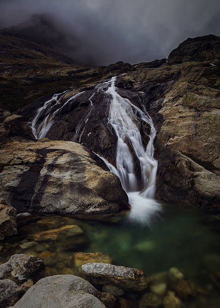 catarata de montanha no sul de frança. parque nacional de nacional de mercantour - mercantour national park imagens e fotografias de stock