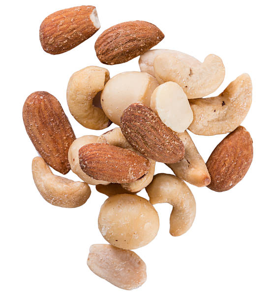 rôti et salé noix isolé sur blanc - nut spice peanut almond photos et images de collection
