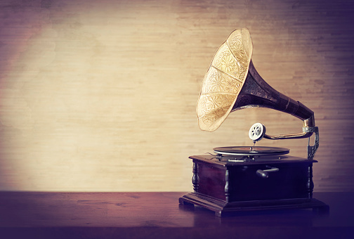 Getting Lost In The Music Of Old Stock Photo - Download Image Now -  Gramophone, 1920-1929, Old-fashioned - iStock