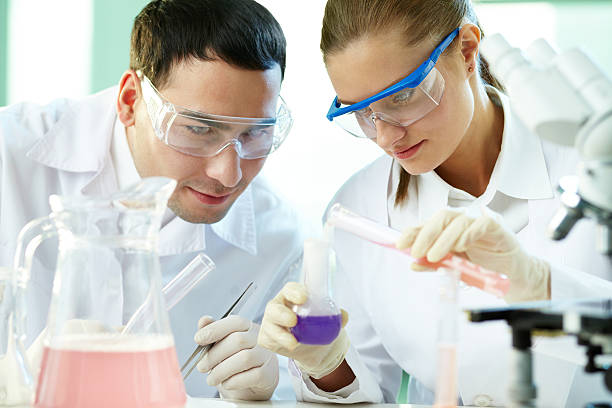 istock Checking up chemical reaction 511439581