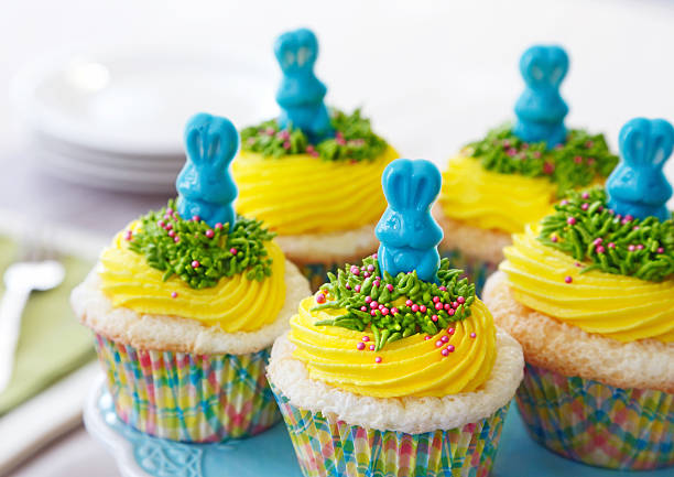 Lapin de Pâques et de petits gâteaux - Photo