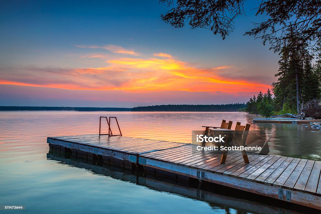 Sonnenaufgang über den Dock in Klar Lake Manitoba - Lizenzfrei Manitoba Stock-Foto