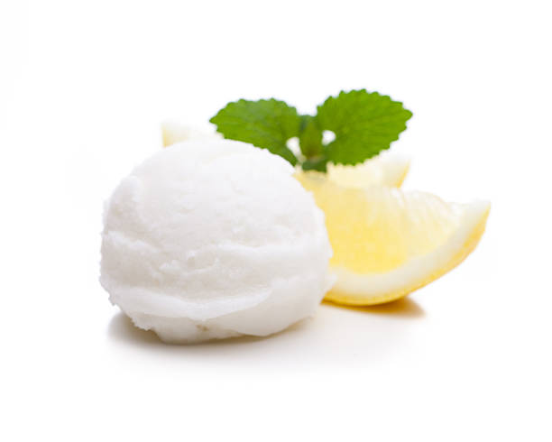 gelato al limone sola su sfondo bianco - scoop in front of portion colors foto e immagini stock