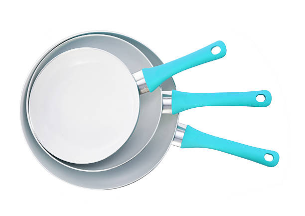 istock Set of three frying pans, blue 511483250