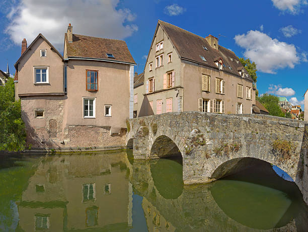 istock Cityscape of Chartres, France with river Eure and ancient bridge 511484588