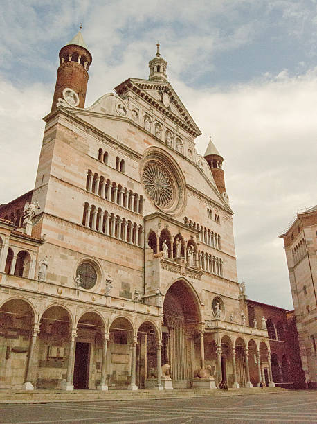 istock Cathedral in Cremona, Italy 511485140