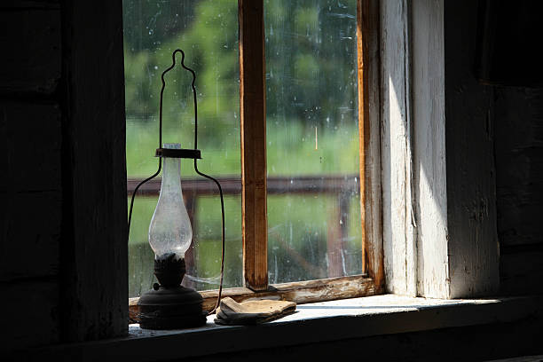 istock Old lamp on the window sill in a dusty house 511503475