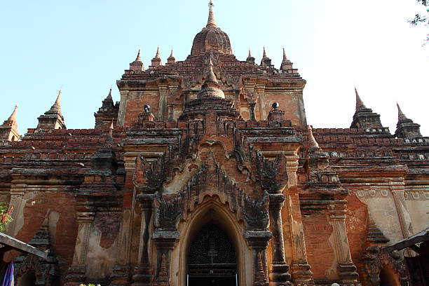 buddhistische tempel von bagan - gawdawpalin pagoda stock-fotos und bilder