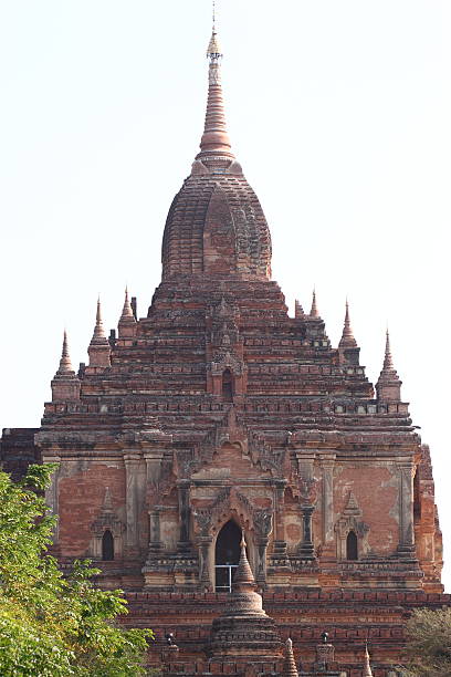 templi buddisti di bagan, myanmar - gawdawpalin pagoda foto e immagini stock