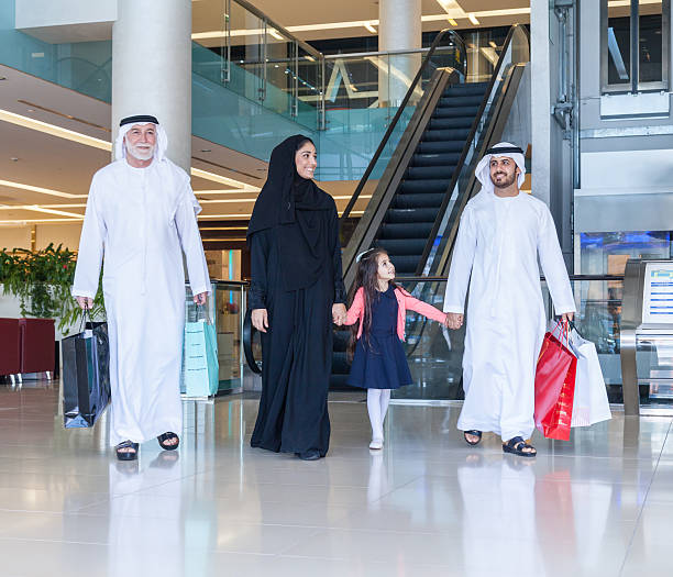 arabian famiglia in centro commerciale - grandfather adult affectionate little boys foto e immagini stock