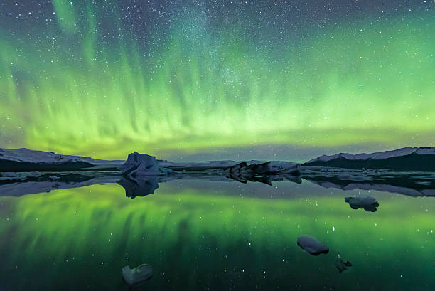 オーロラ ボレアリス にアイスランド - aurora borealis iceland aurora polaris astronomy ストックフォトと画像