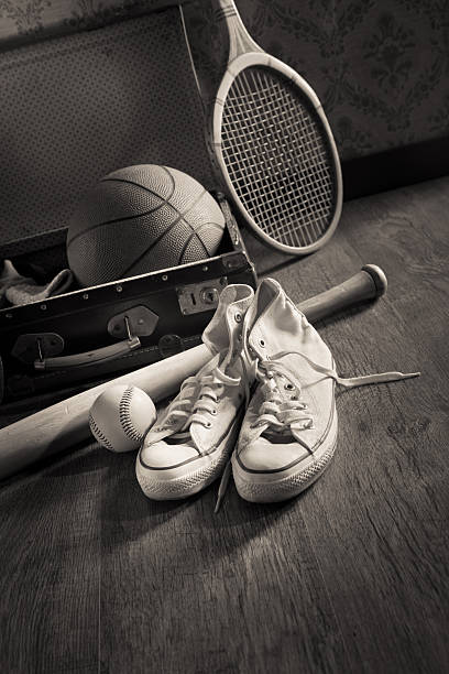 istock Vintage suitcase with sports equipment 511536216