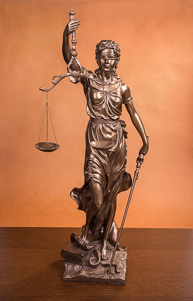 estátua da justiça, conceito de direito - statue of justice symbol justice law imagens e fotografias de stock