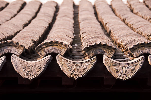 istock Traditional chinese roof tiles close up 511541714