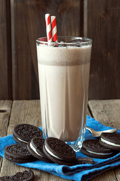 istock Homemade milkshake with cookies 511541924