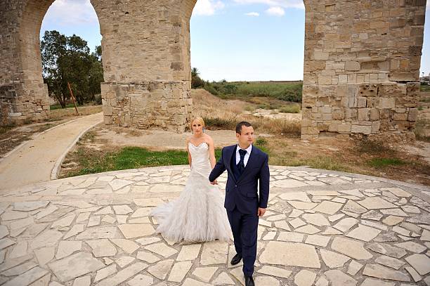 istock Beautiful elegant wedding couple. 511545038