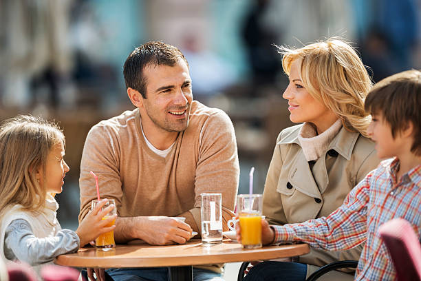 istock Family in a cafe. 511550529