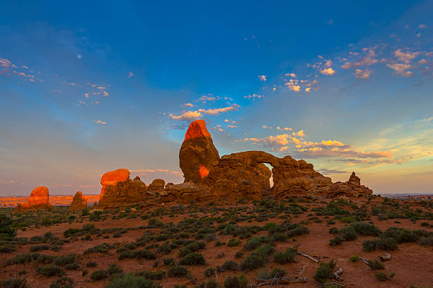 istock Beautiful sunrise sky over Turret Arch 511571563