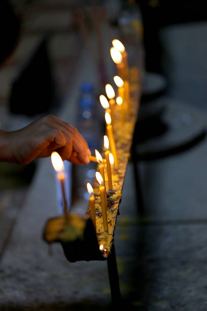 istock Hand that are Kindle Fire the candle. 511577481
