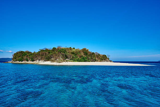 istock Brother desert island El Nido Palawan Philippines 511580336