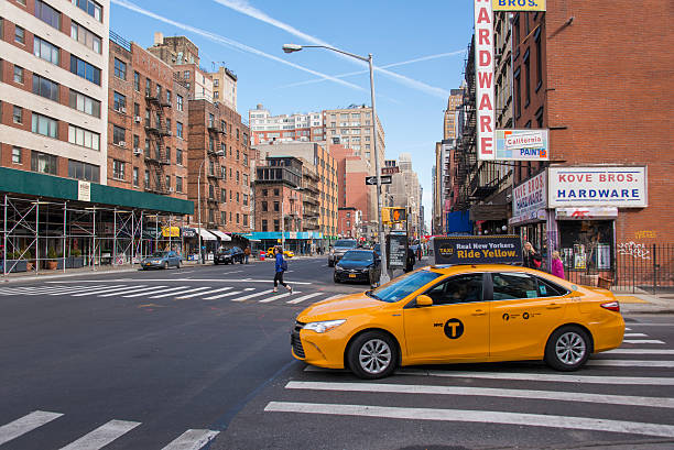 stivali chelsey nuovo york - yellow taxi foto e immagini stock