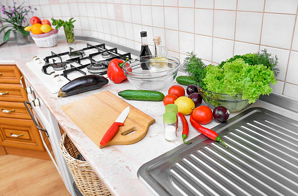 istock Preparation for slicing of salad in kitchen 511589104