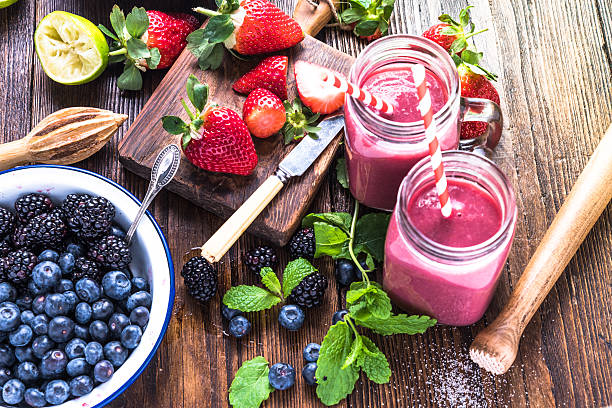 istock Preparation of antioxidant and refreshing smoothie 511590594