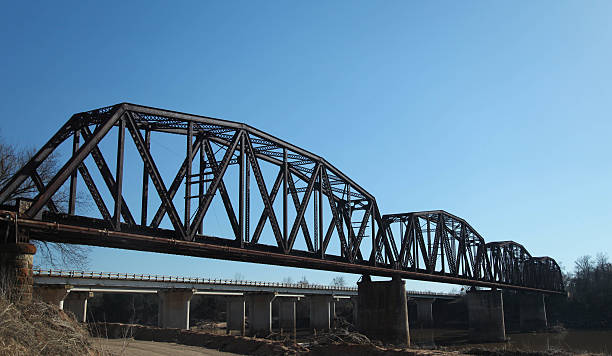 istock Steel Trestle Railroad Bridge over Red River 511592378