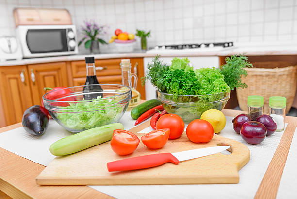 istock Preparation for slicing of salad in kitchen 511594944