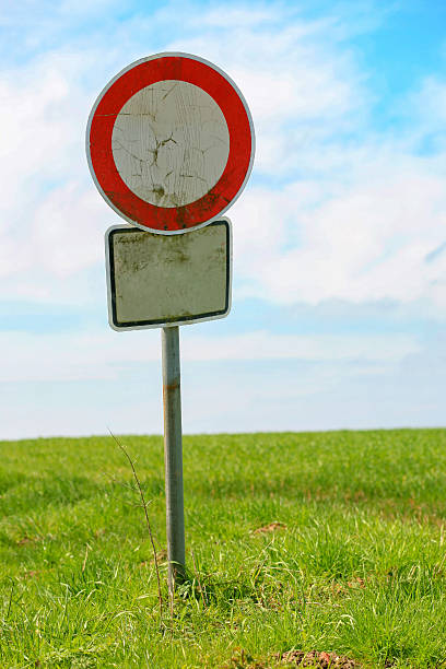 istock Lonely grunge traffic signpost 511595274