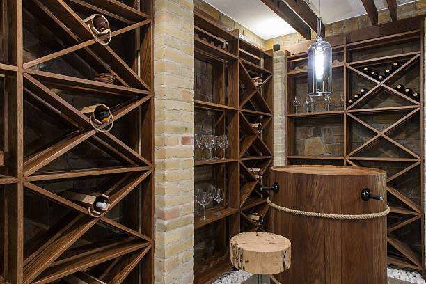 moderno in legno cantina vinicola o - wine cellar luxury convenience store foto e immagini stock