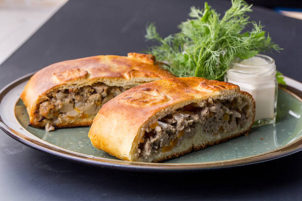 istock Savoury meat pie with a beef filling 511601742