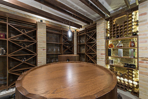 cantina di vini della villa di lusso - wine cellar luxury convenience store foto e immagini stock