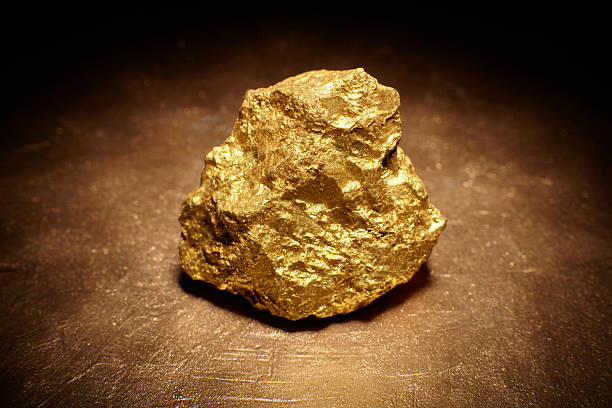 istock Closeup of big gold nugget 511602980