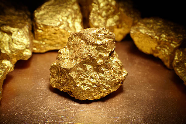 istock Closeup of big gold nugget 511603038