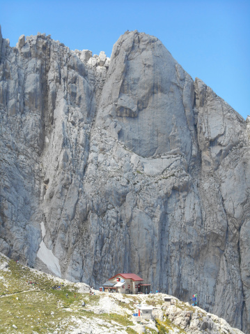 Schöne Landschaft mit Bergen im Stubaital in Tirol