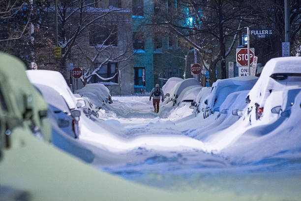 istock Washington DC Street at Night During Winter Storm Jonas 2016 511658172